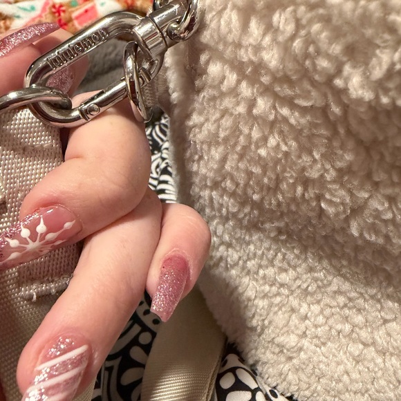 Lululemon Athletica Cream Shoulder Bag - Picture 6 of 6